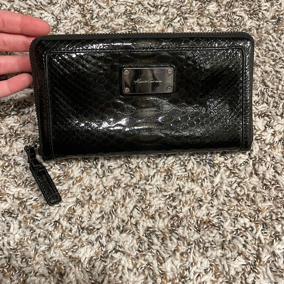 Kenneth Cole Wallet!! - Picture 2 of 14